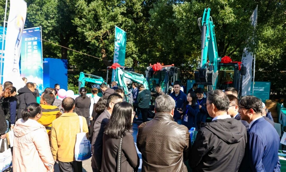 山河智能微挖“天团”闪耀武汉，引领绿色施工潮流